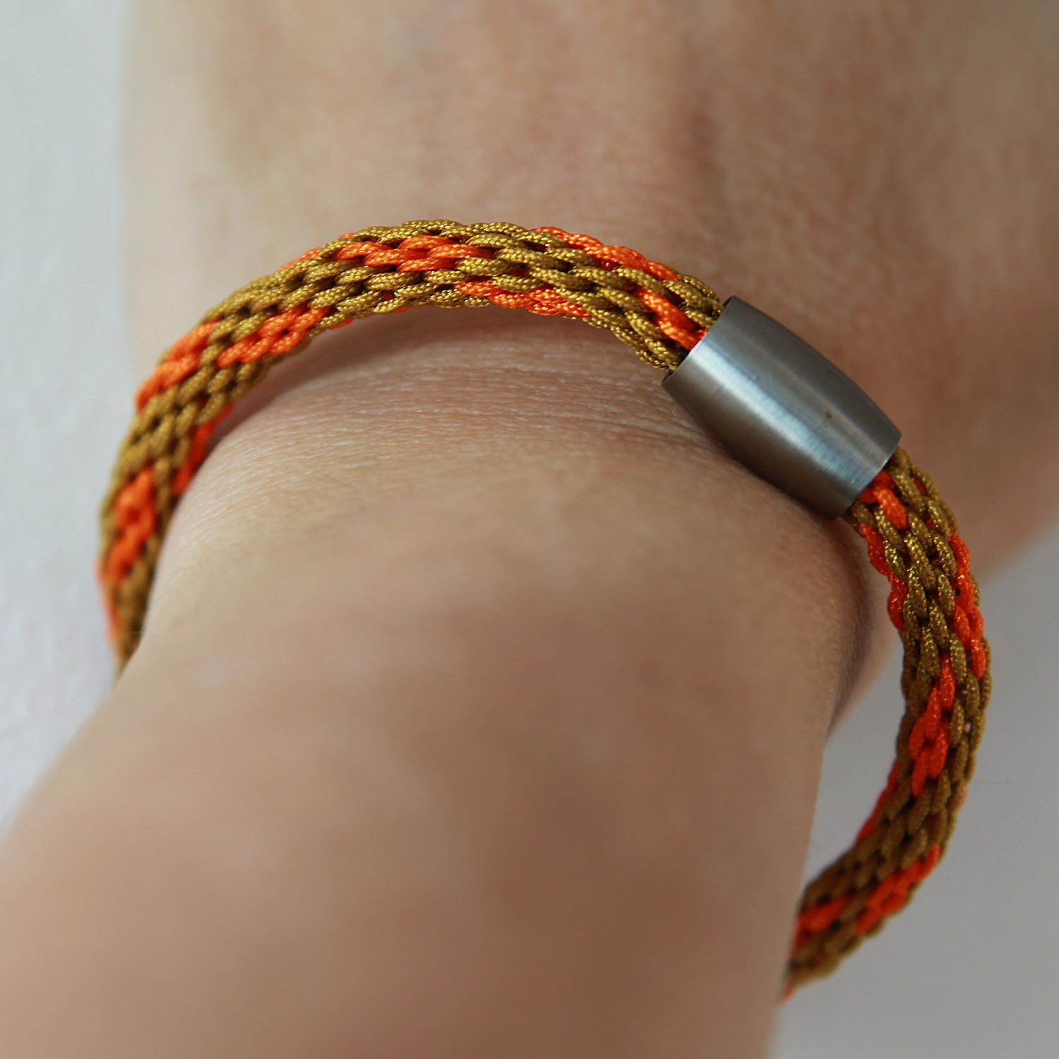 Armband Kumihimo, orange-taupe
