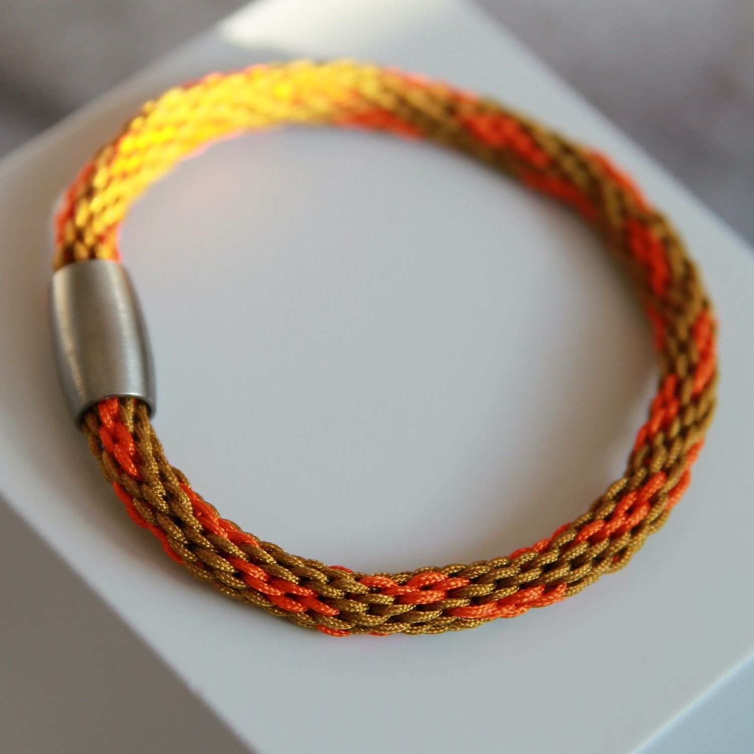 Armband Kumihimo, orange-taupe