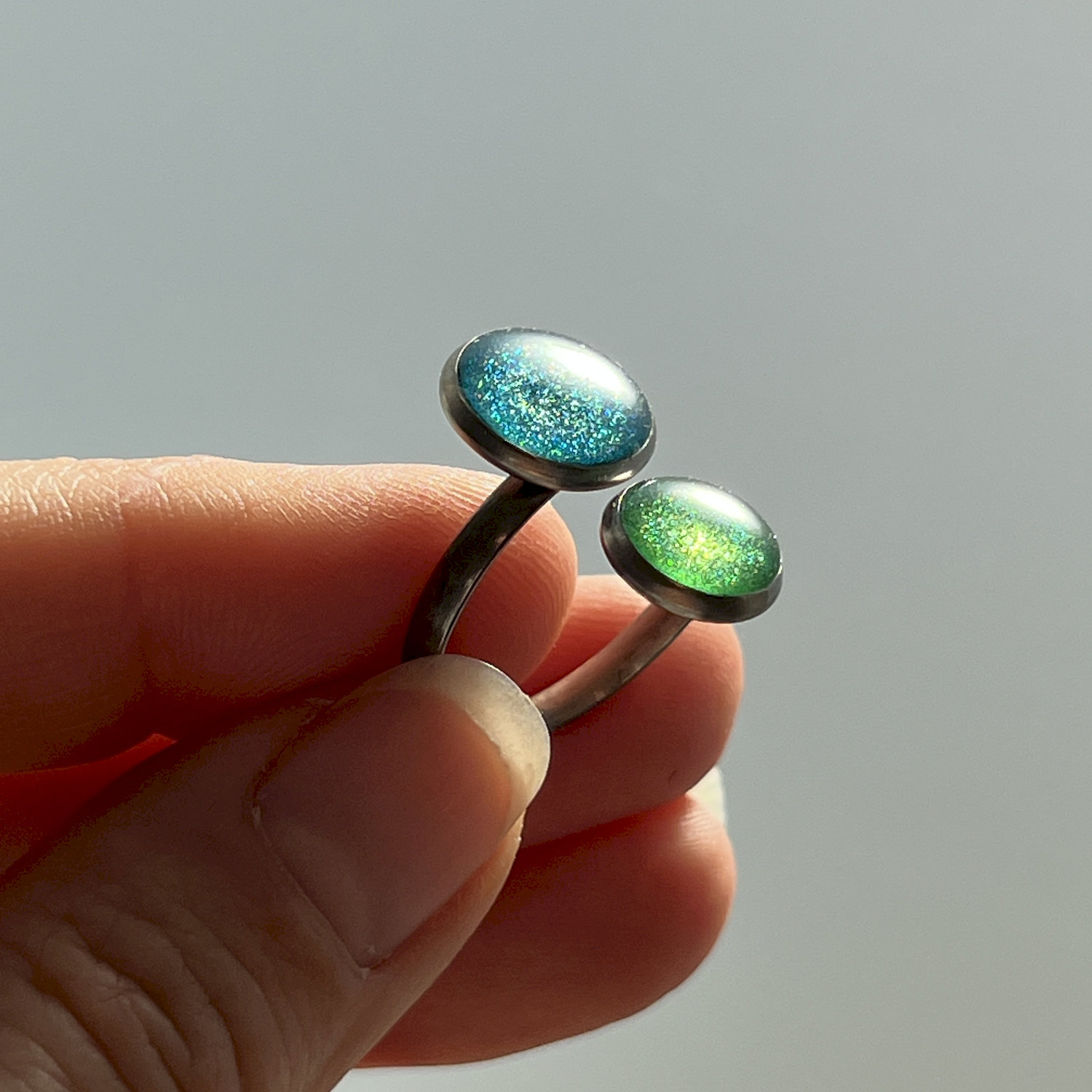 Ring, rund, grün-blau, Edelstahl, mittel, mit Rand