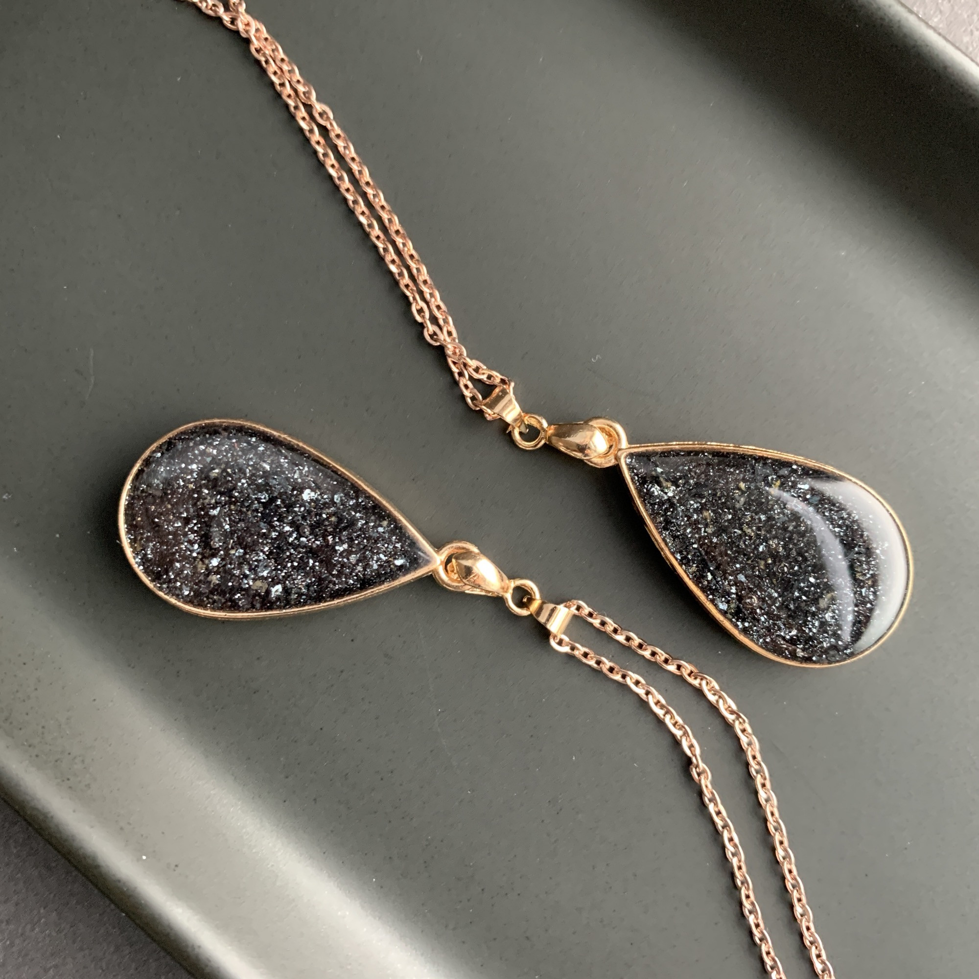 Anhänger tropfenförmig mit Hämatit