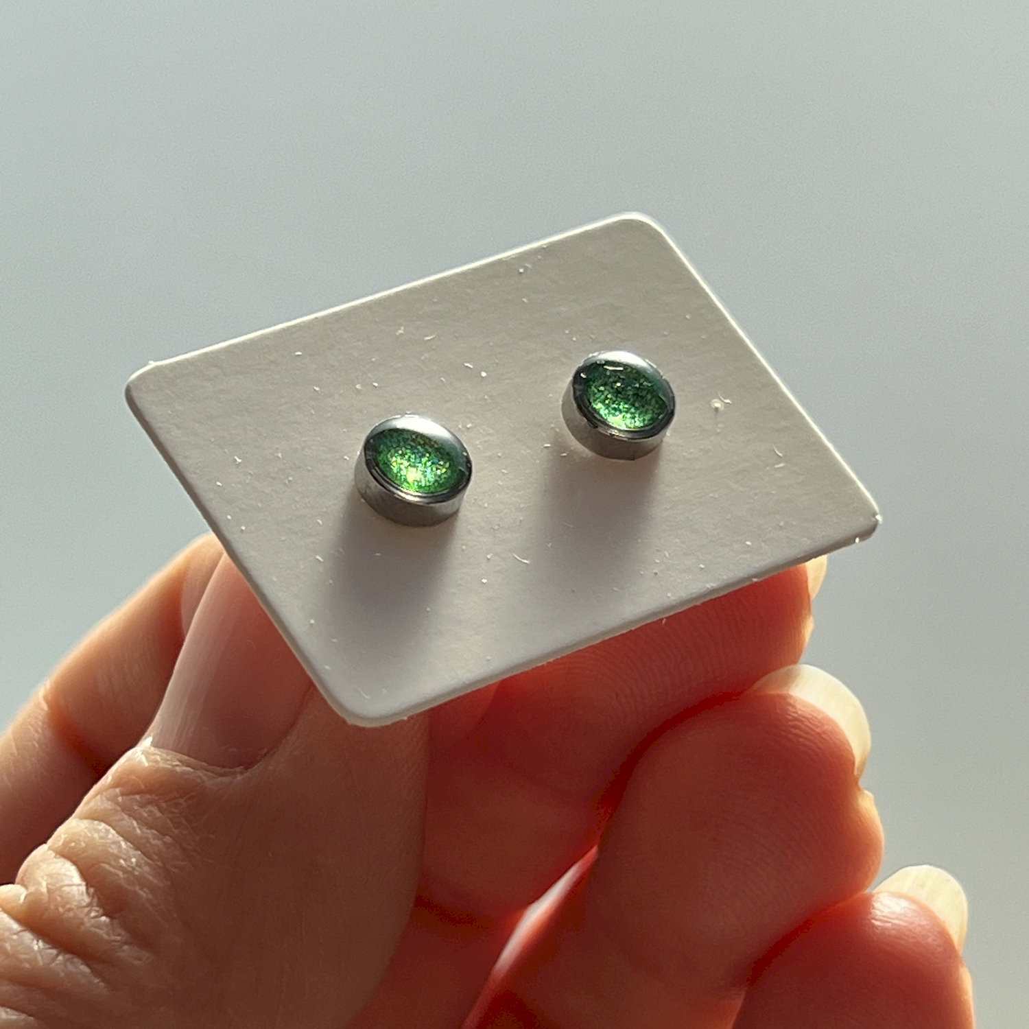 Ohrstecker, rund, grün, Edelstahl, klein, ohne Rand