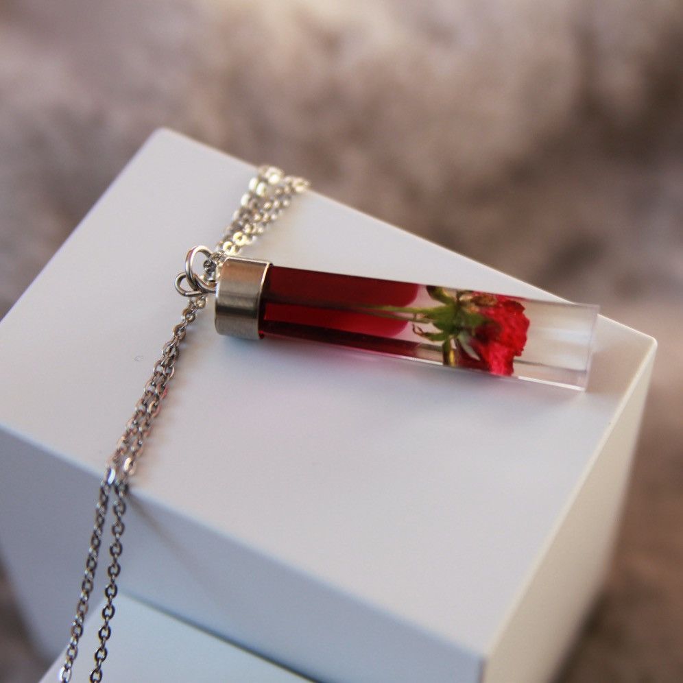 Halskette, Anhänger Minirose in Harz