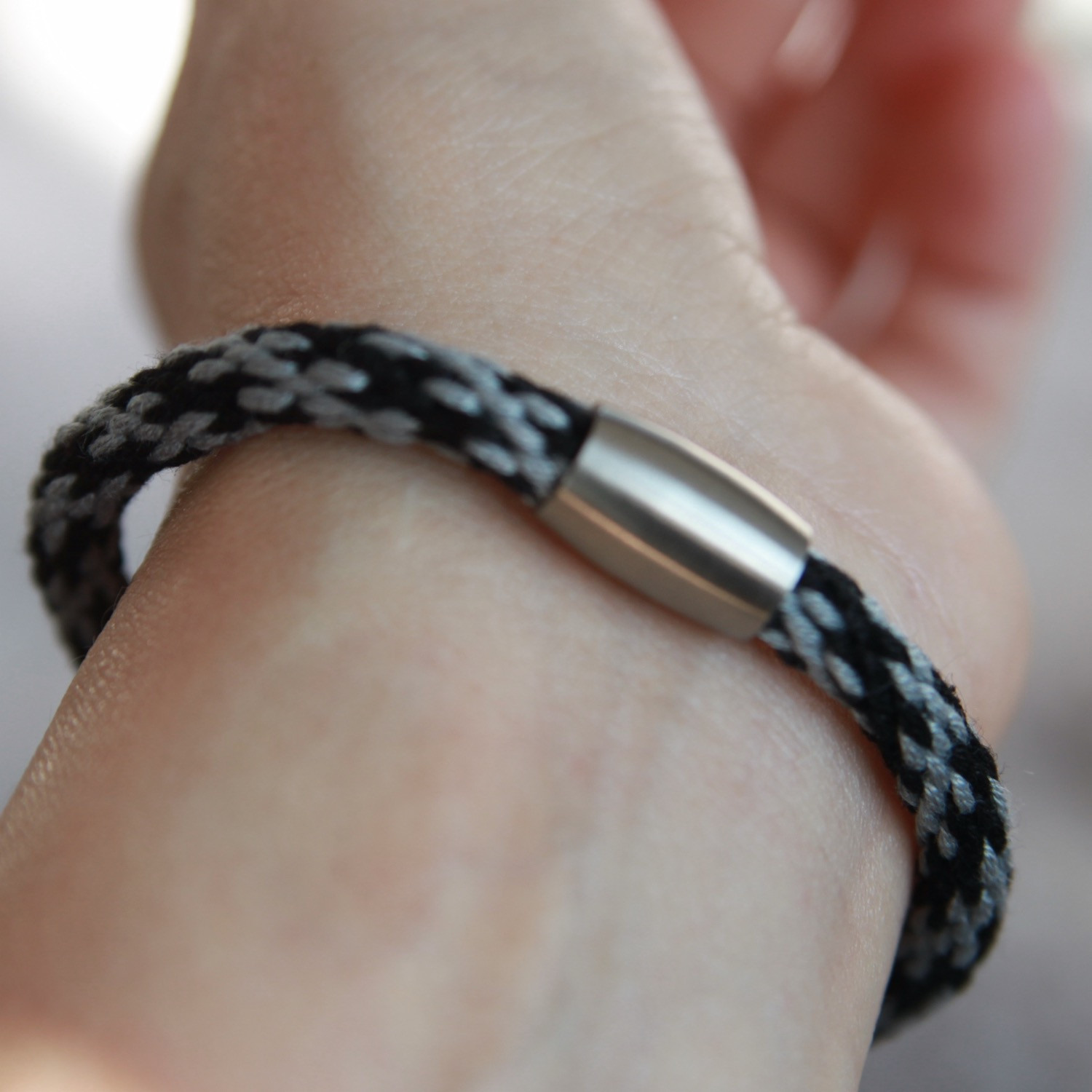 Armband Kumihimo, schwarz-weiß