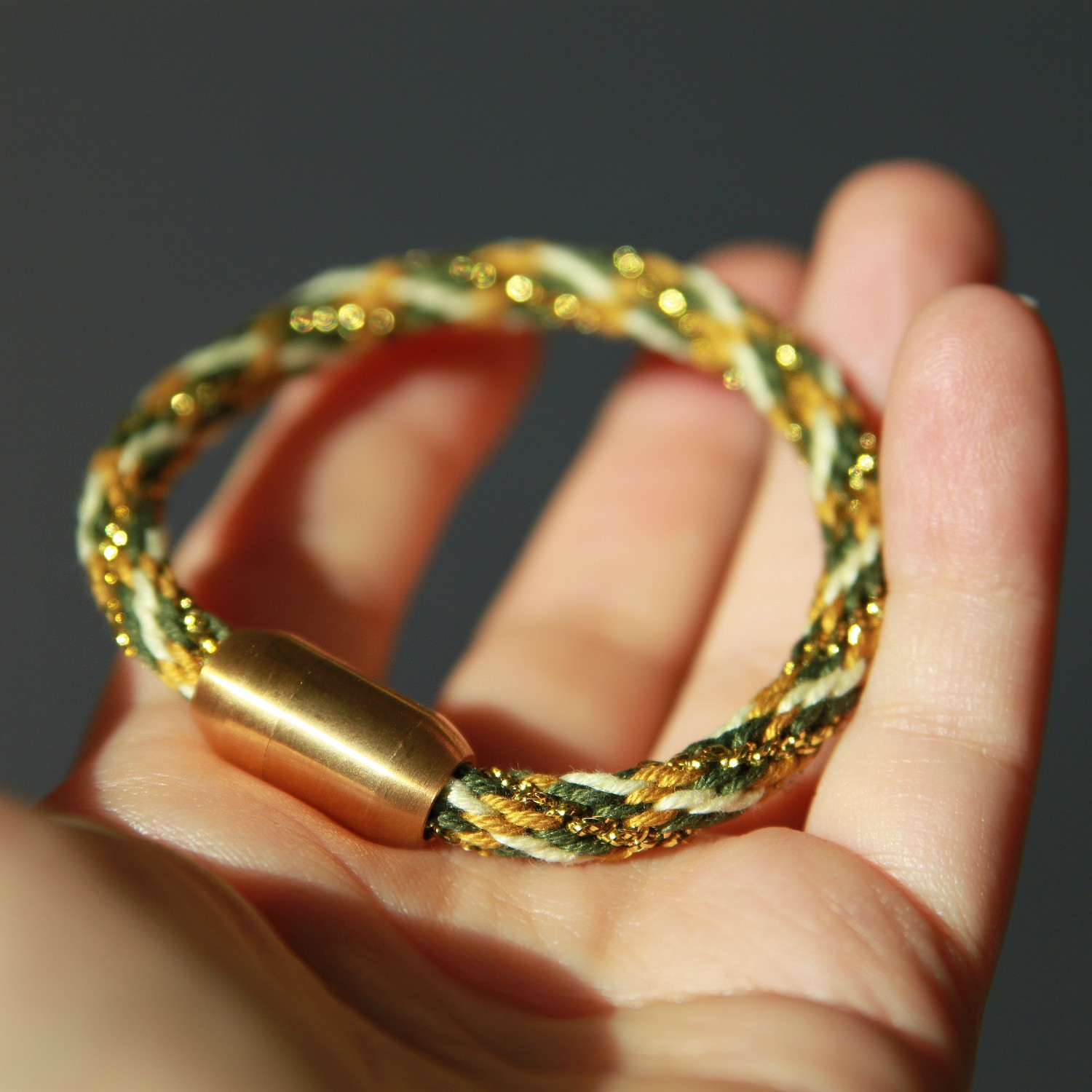 Armband Kumihimo, grün-gold