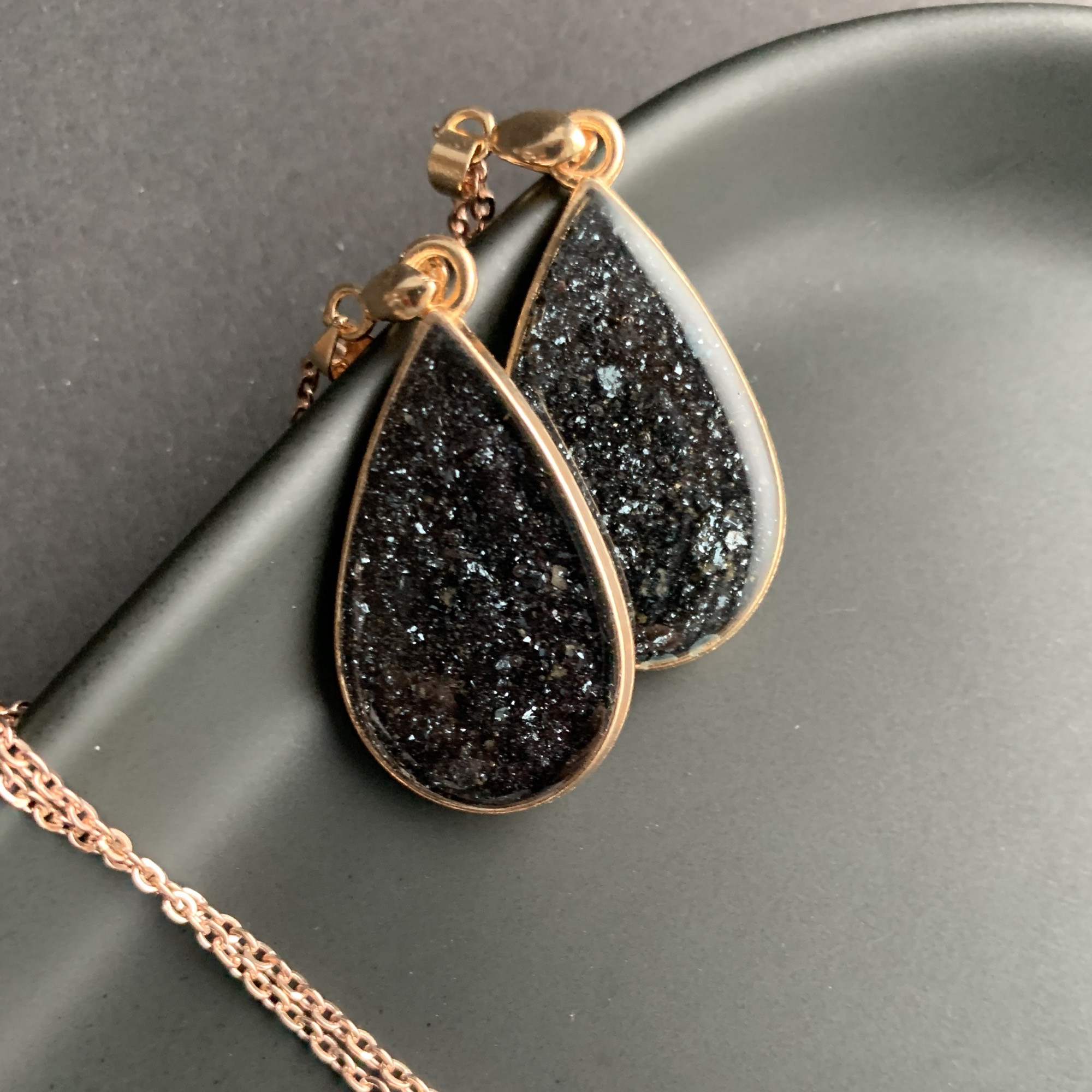 Anhänger tropfenförmig mit Hämatit