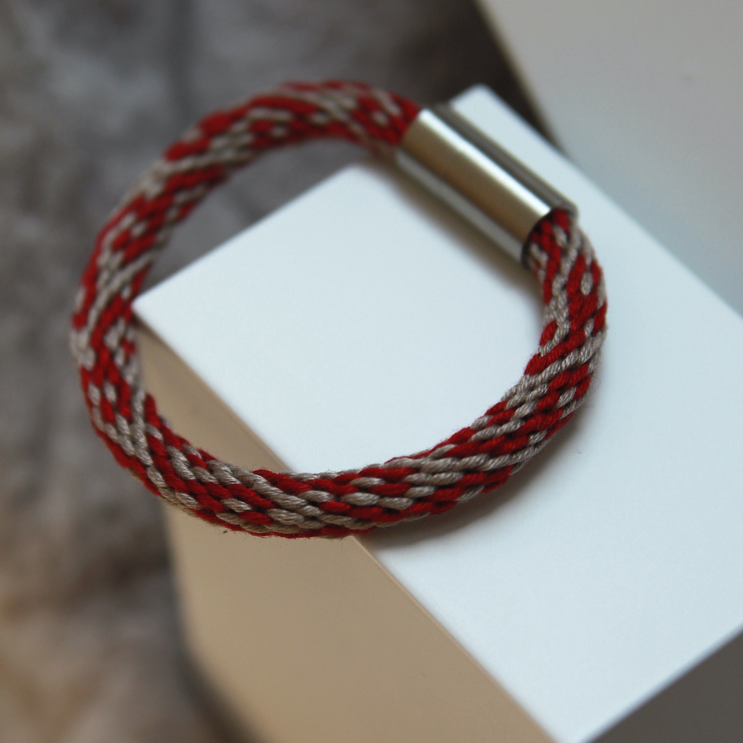 Armband Kumihimo, rot-beige