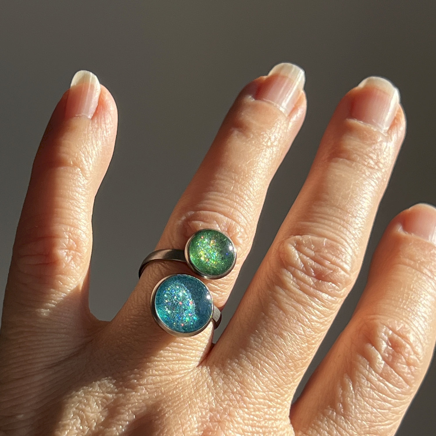 Ring, rund, grün-blau, Edelstahl, mittel, mit Rand