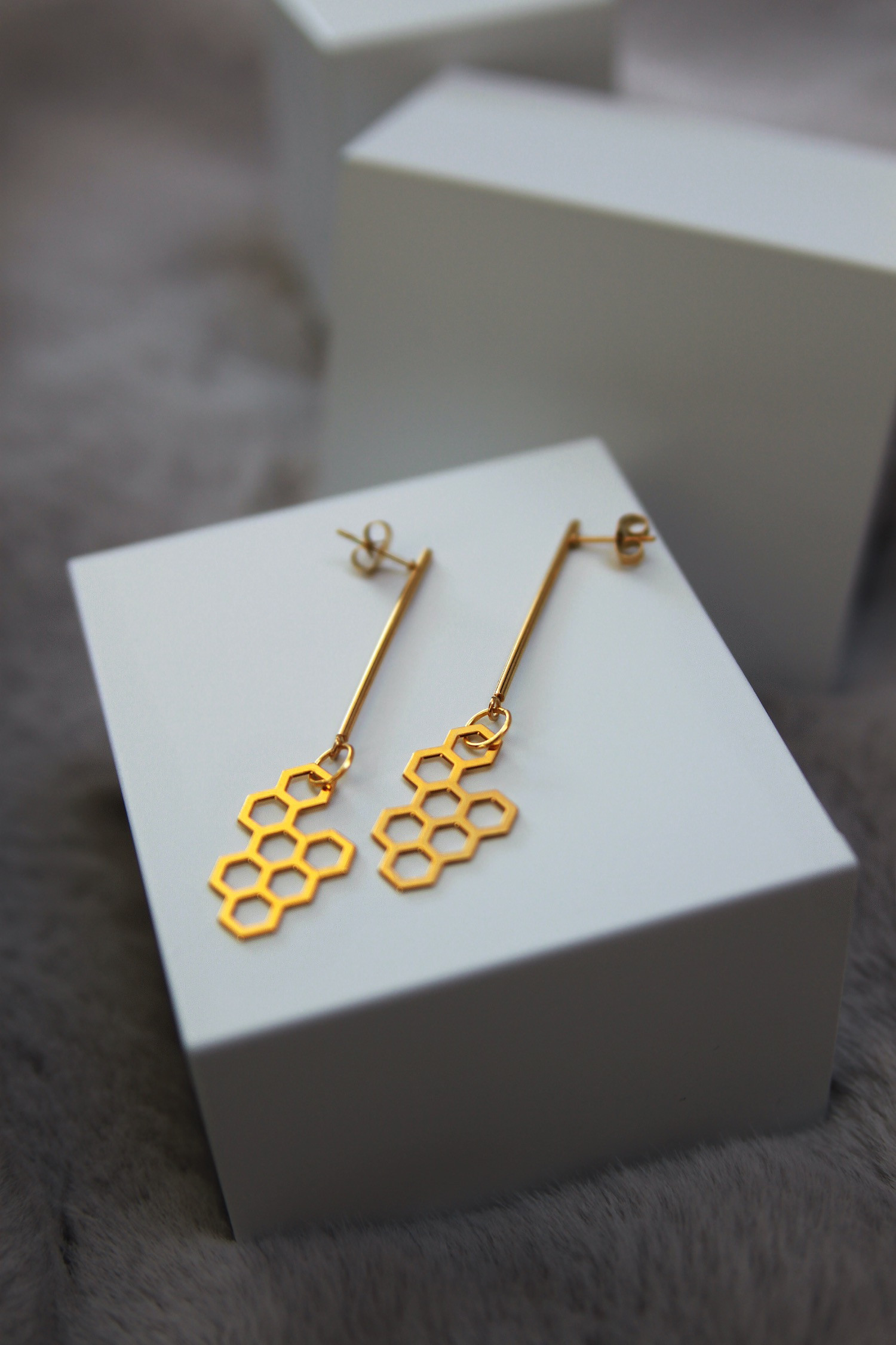 Ohrstecker, Anhänger goldfarbene, gelaserte Waben