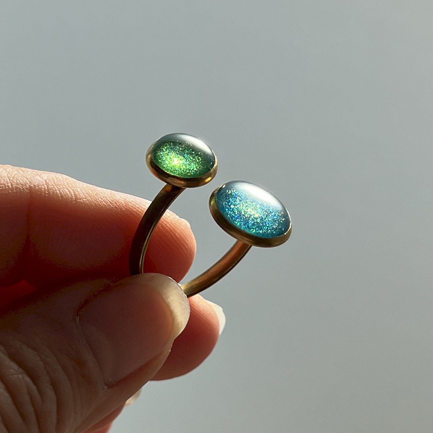 Ring, rund, grün-blau, Edelstahl, mittel, mit Rand