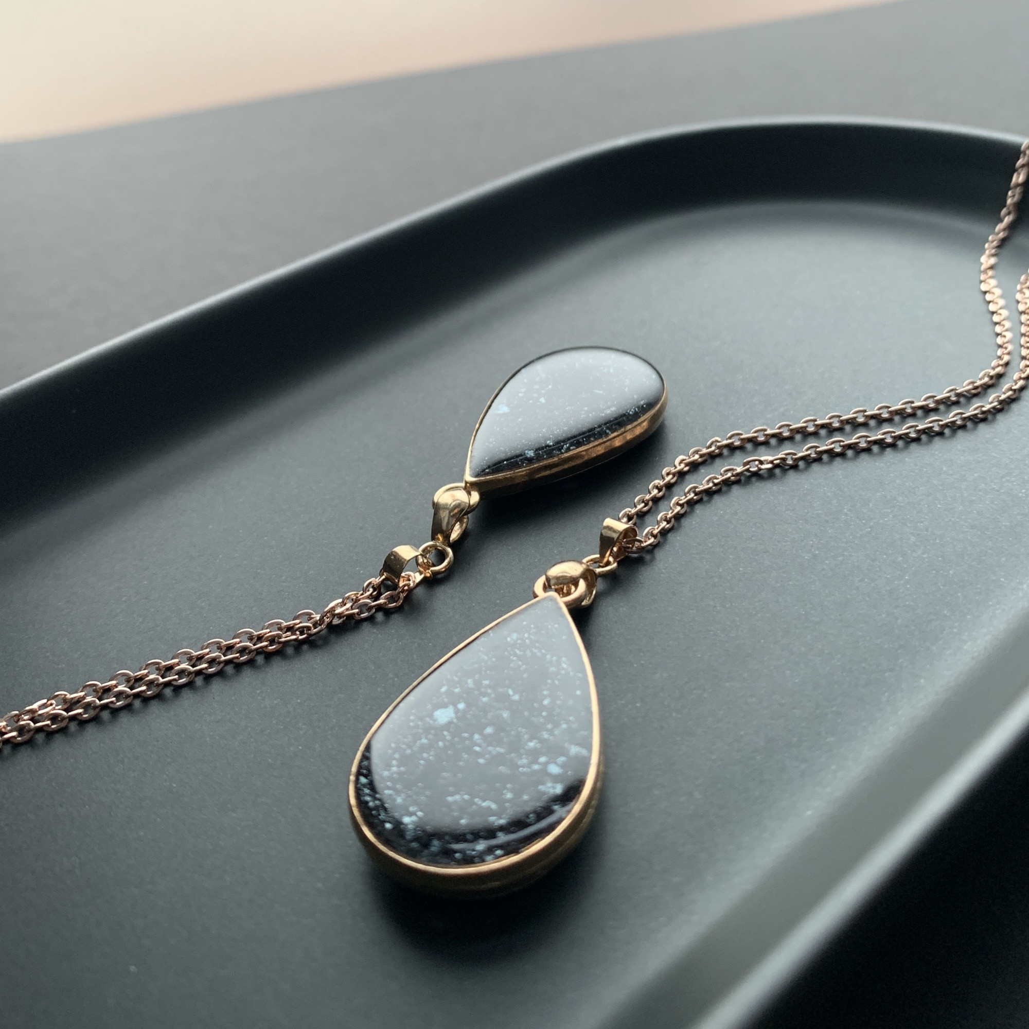 Anhänger tropfenförmig mit Hämatit