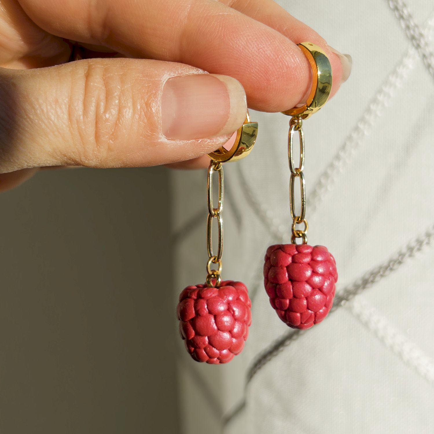 Ohrhänger, elliptisch, rot, vergoldet, mittel, ohne Rand