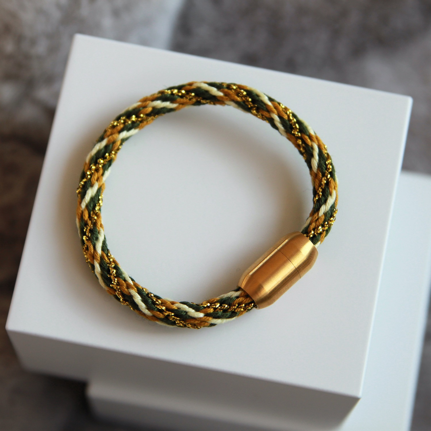 Armband Kumihimo, grün-gold