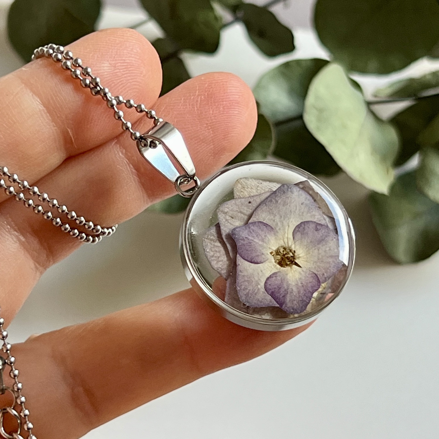 Anhänger, Edelstahl mit eingegossener Hortensienblüte