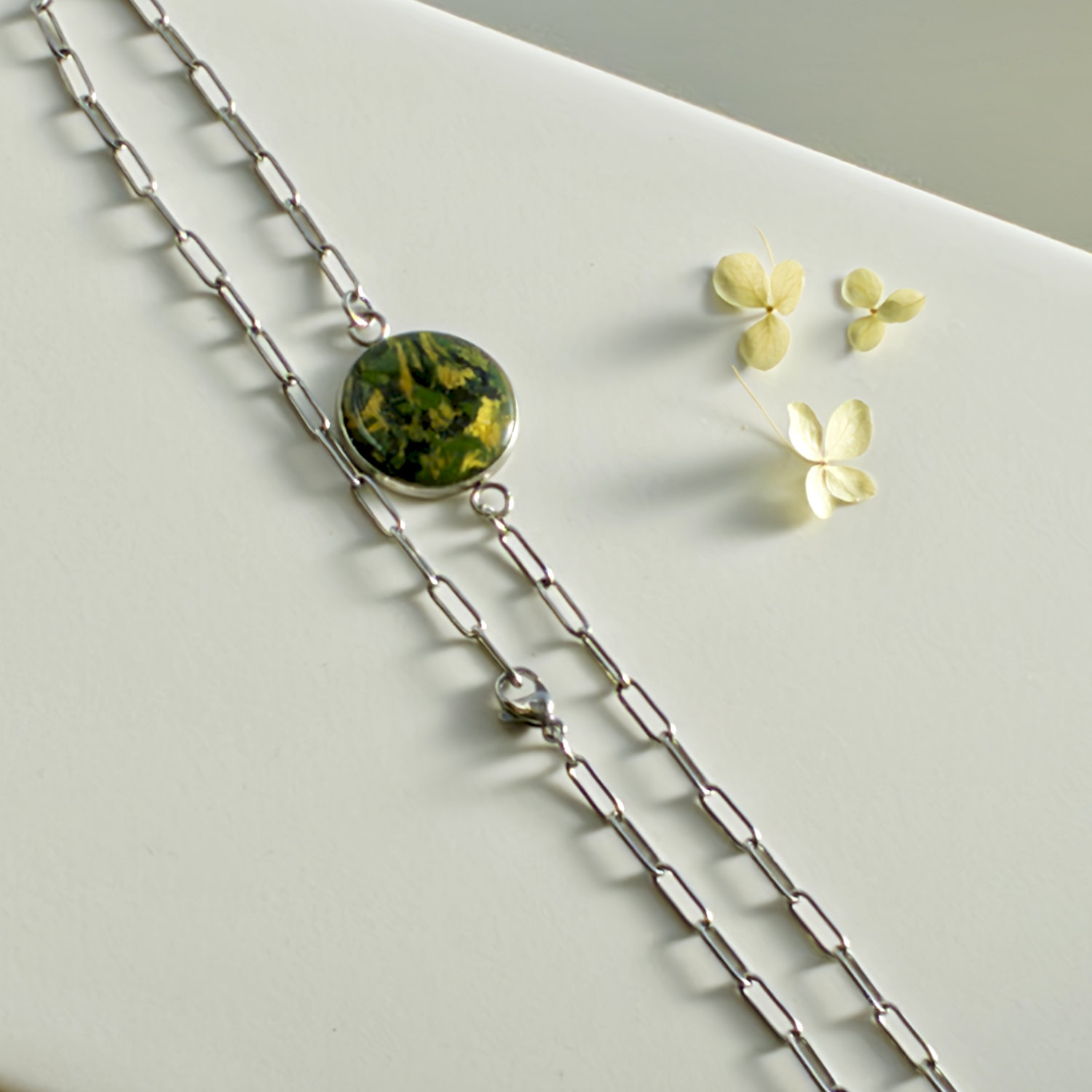 Halskette, rund, grün-gelb, Edelstahl, mittel, mit Rand