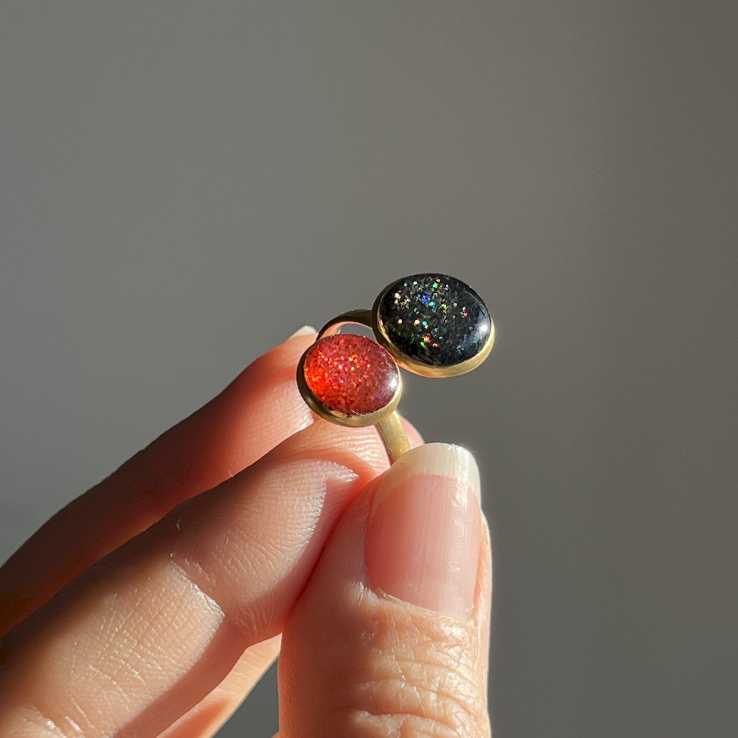 Ring, rund, rot-blau, Edelstahl, mittel, mit Rand