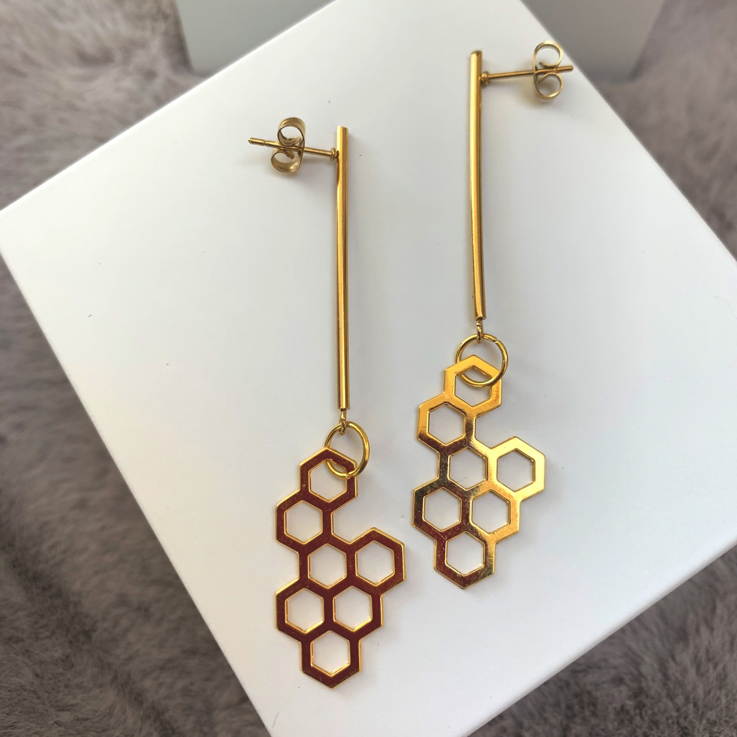 Ohrstecker, Anhänger goldfarbene, gelaserte Waben