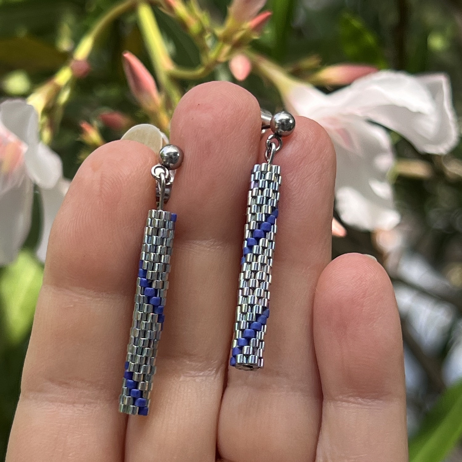 Ohrstecker, Miyuki-Perlen silber- / blaugestreift