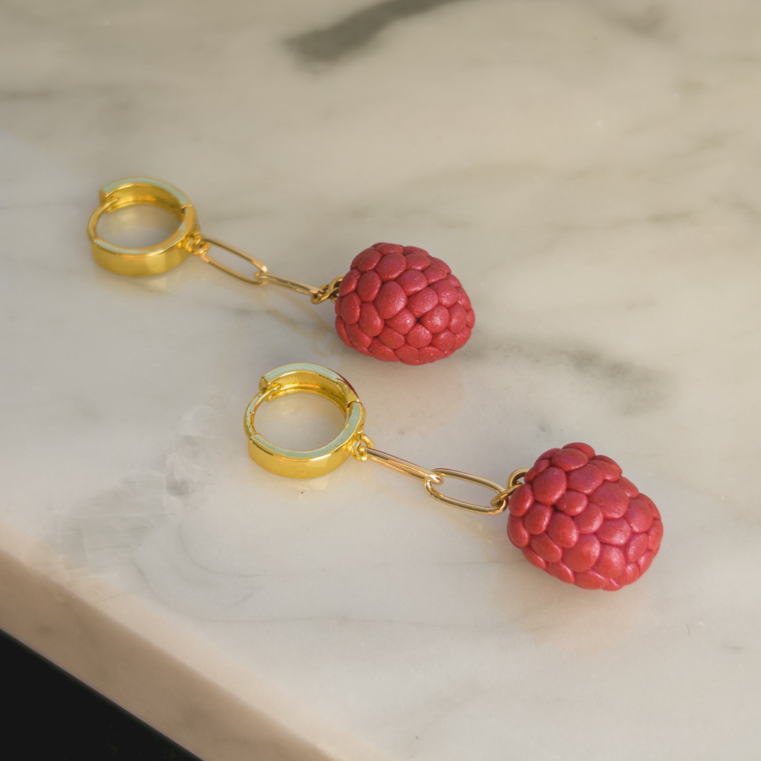 Ohrhänger, elliptisch, rot, vergoldet, mittel, ohne Rand