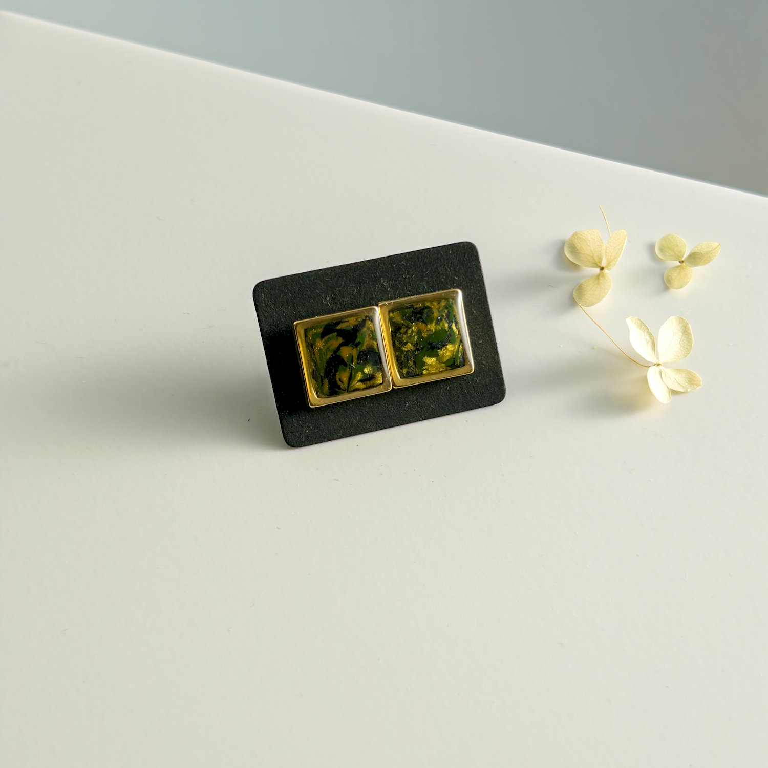 Ohrstecker, quadratisch, grün-gelb, vergoldet, mittel, mit Rand