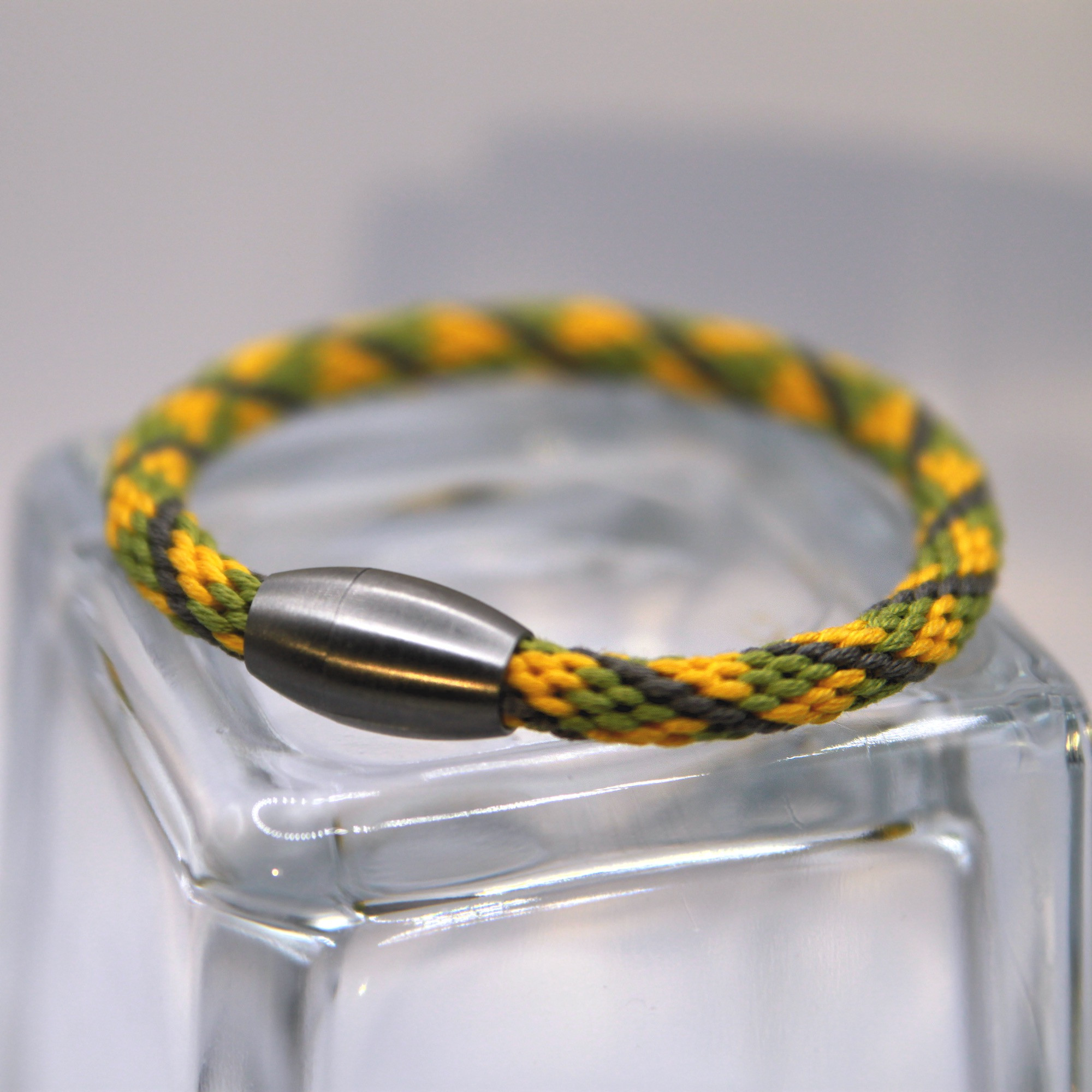 Armband Kumihimo, gelb-hellgrün-dunkelgrün
