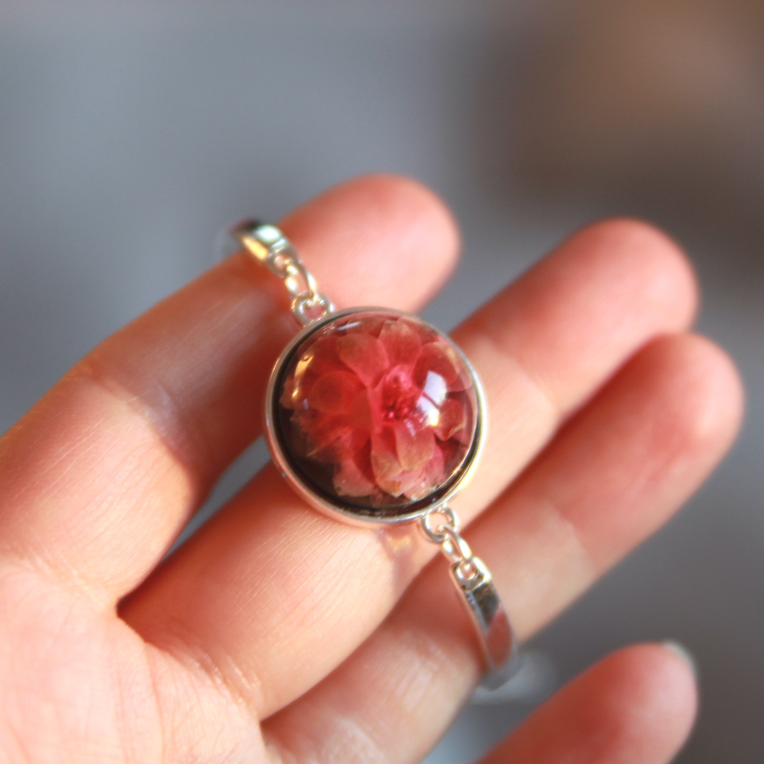 Armband, Blume in Harz, halbkugelförmig