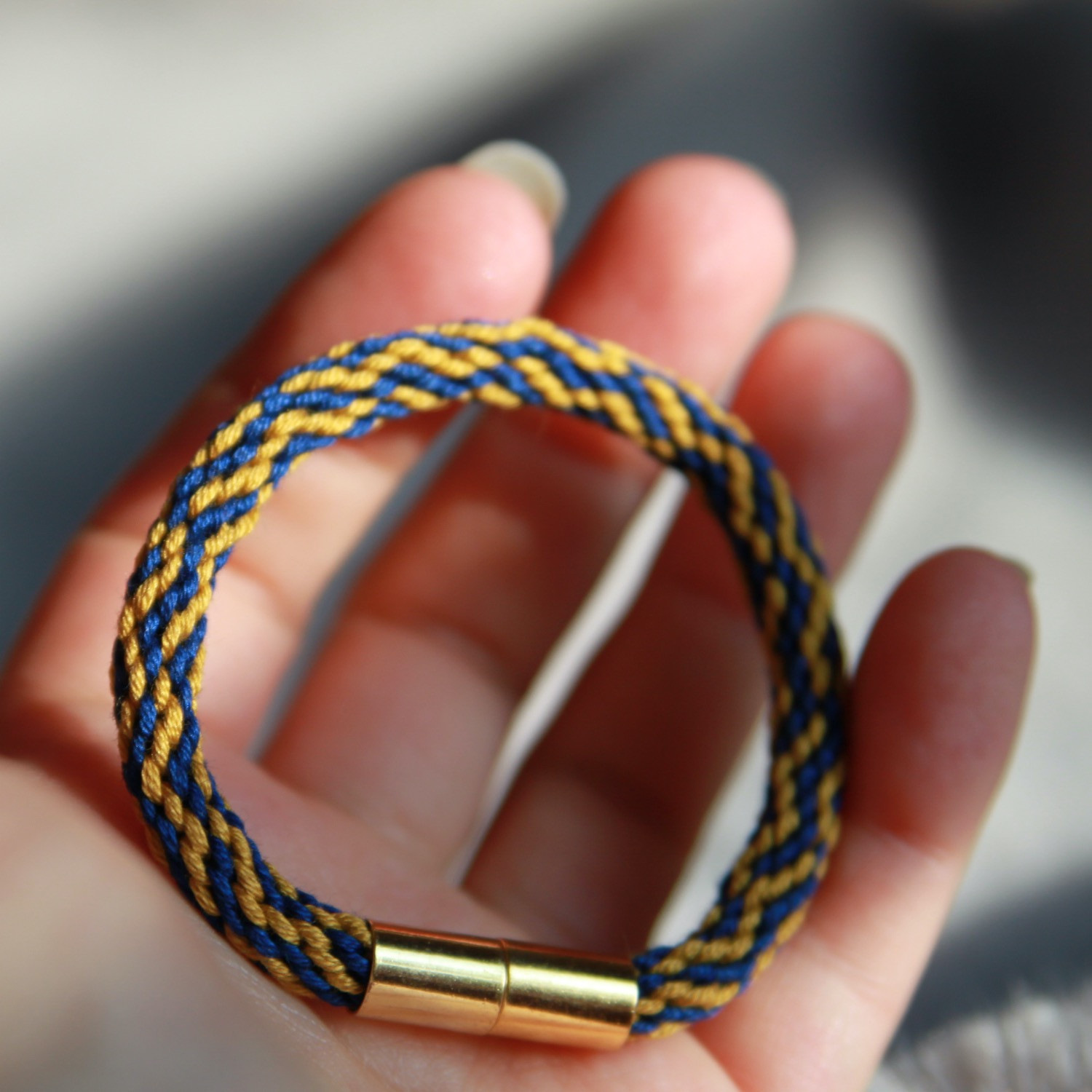 Armband Kumihimo, gelb-blau