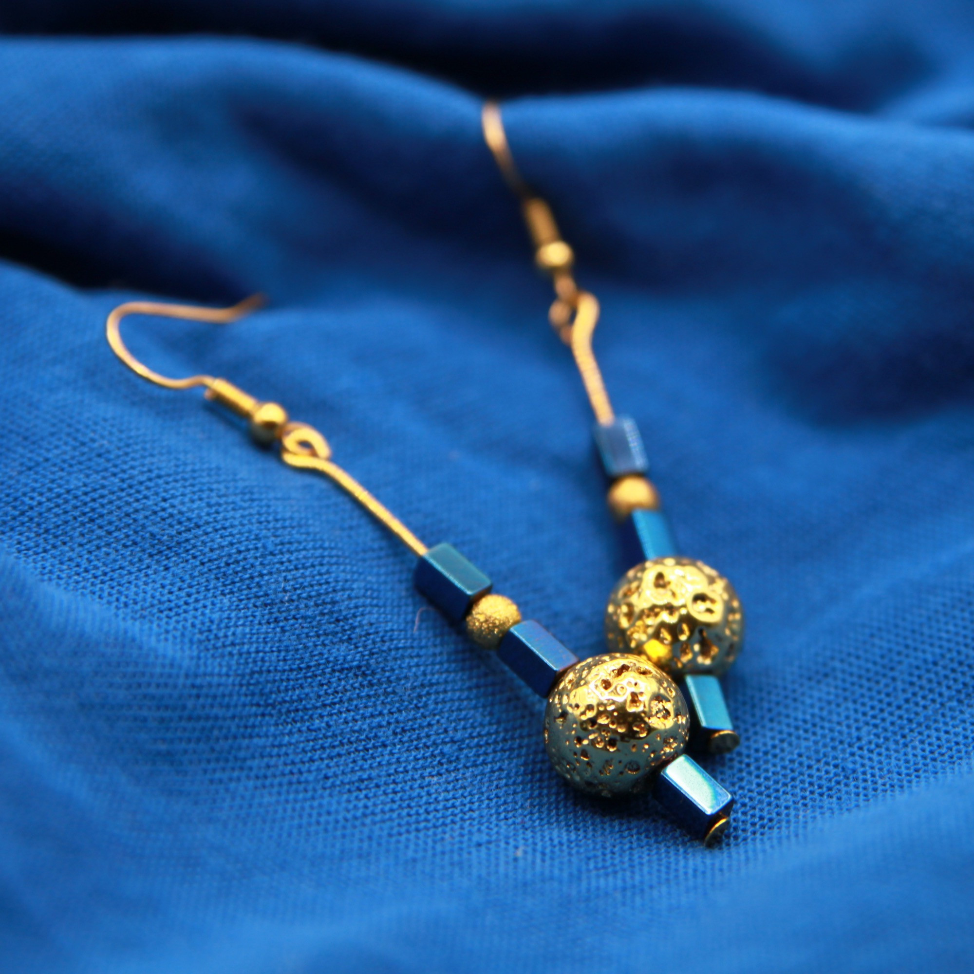 Ohrhänger, Hämatit und Lavastein vergoldet