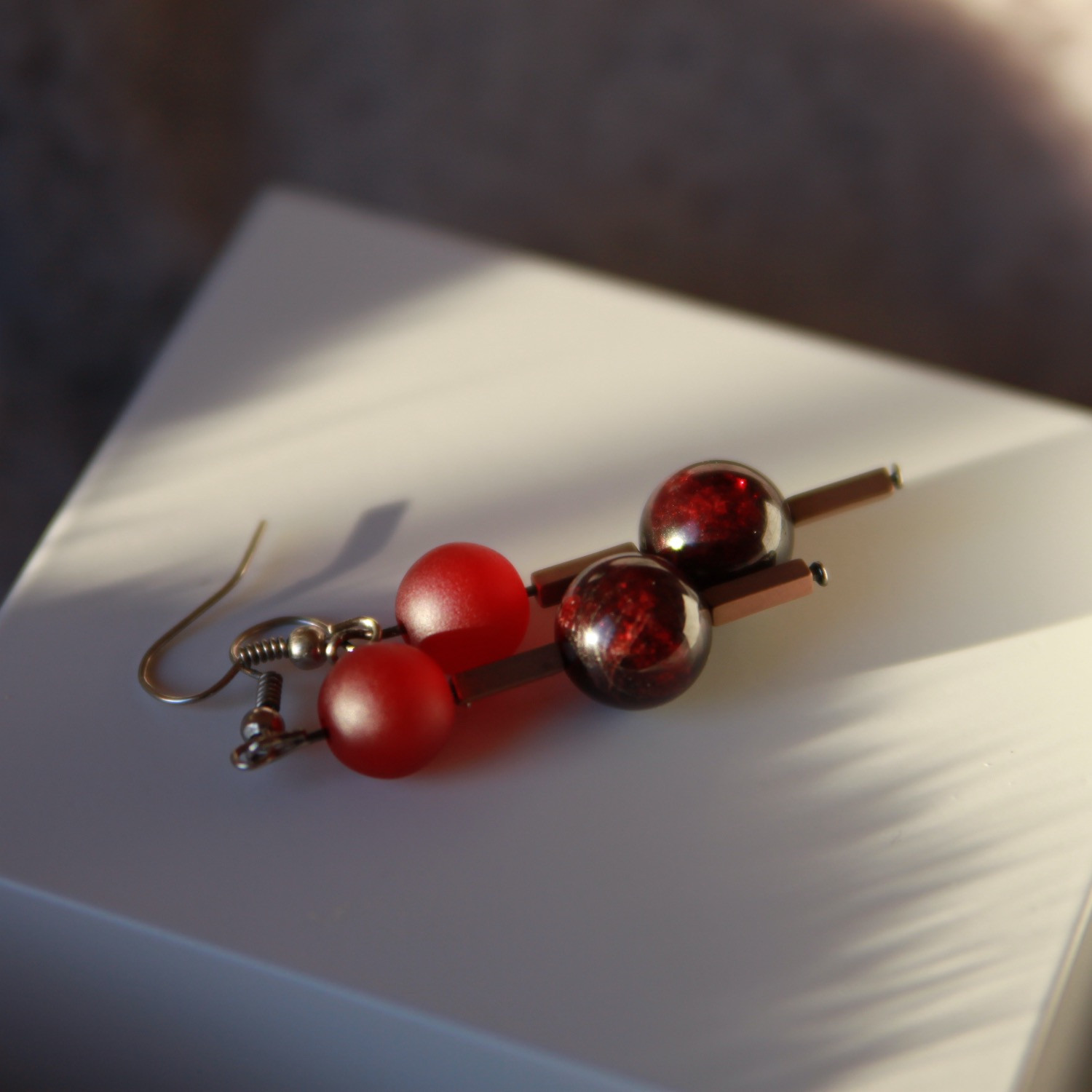 Ohrhänger, Granat-Perlen, kleinen Hämatitperlen