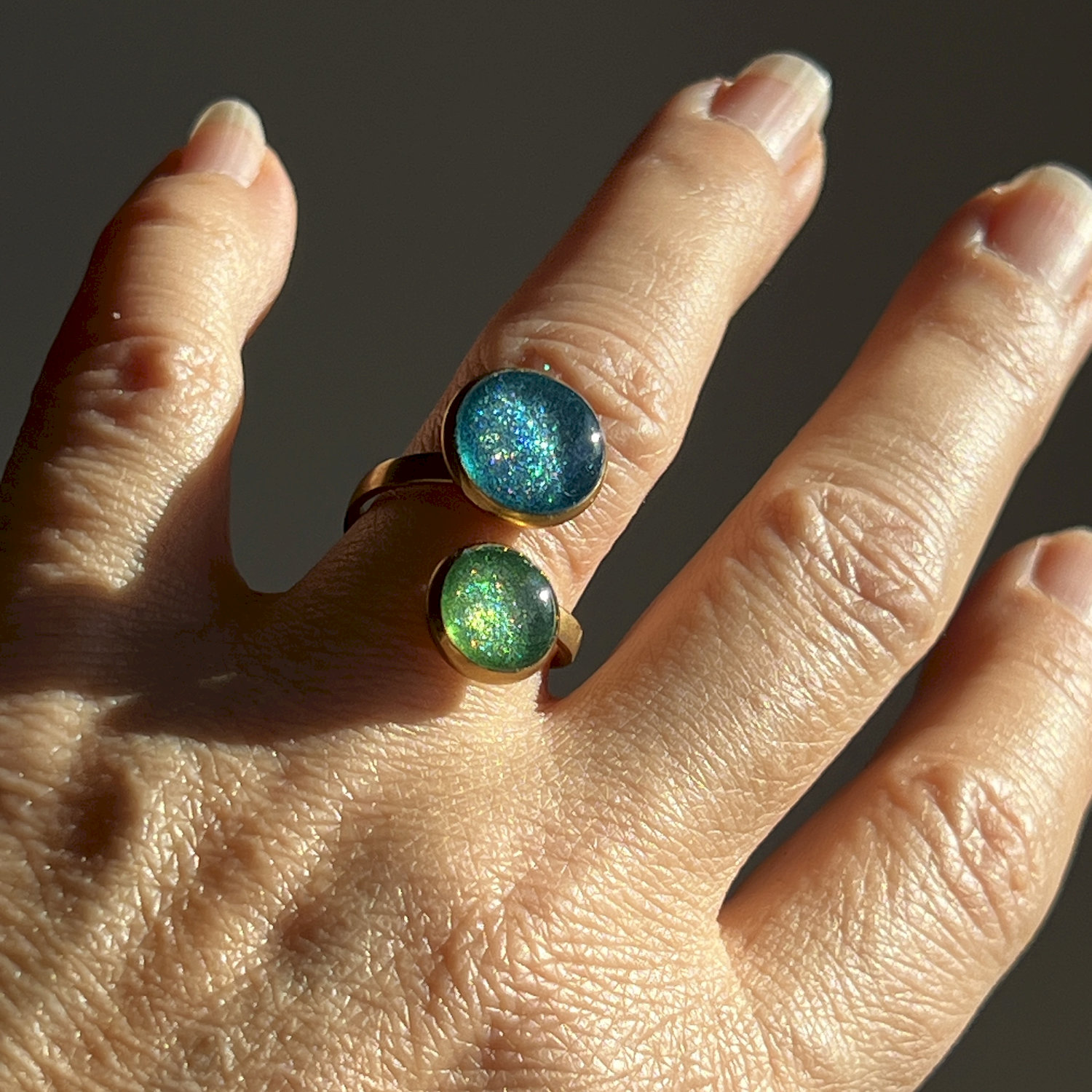 Ring, rund, grün-blau, Edelstahl, mittel, mit Rand