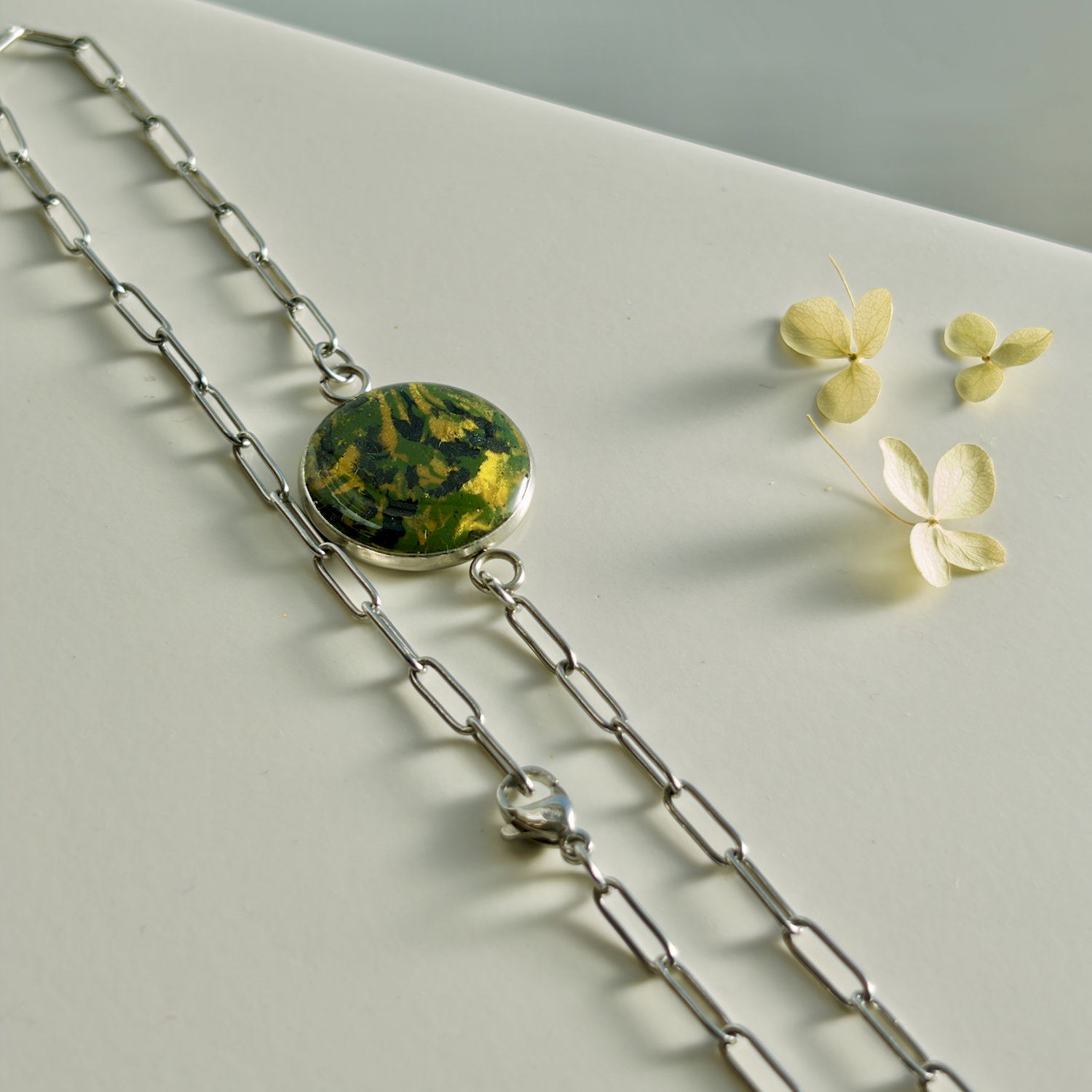 Halskette, rund, grün-gelb, Edelstahl, mittel, mit Rand