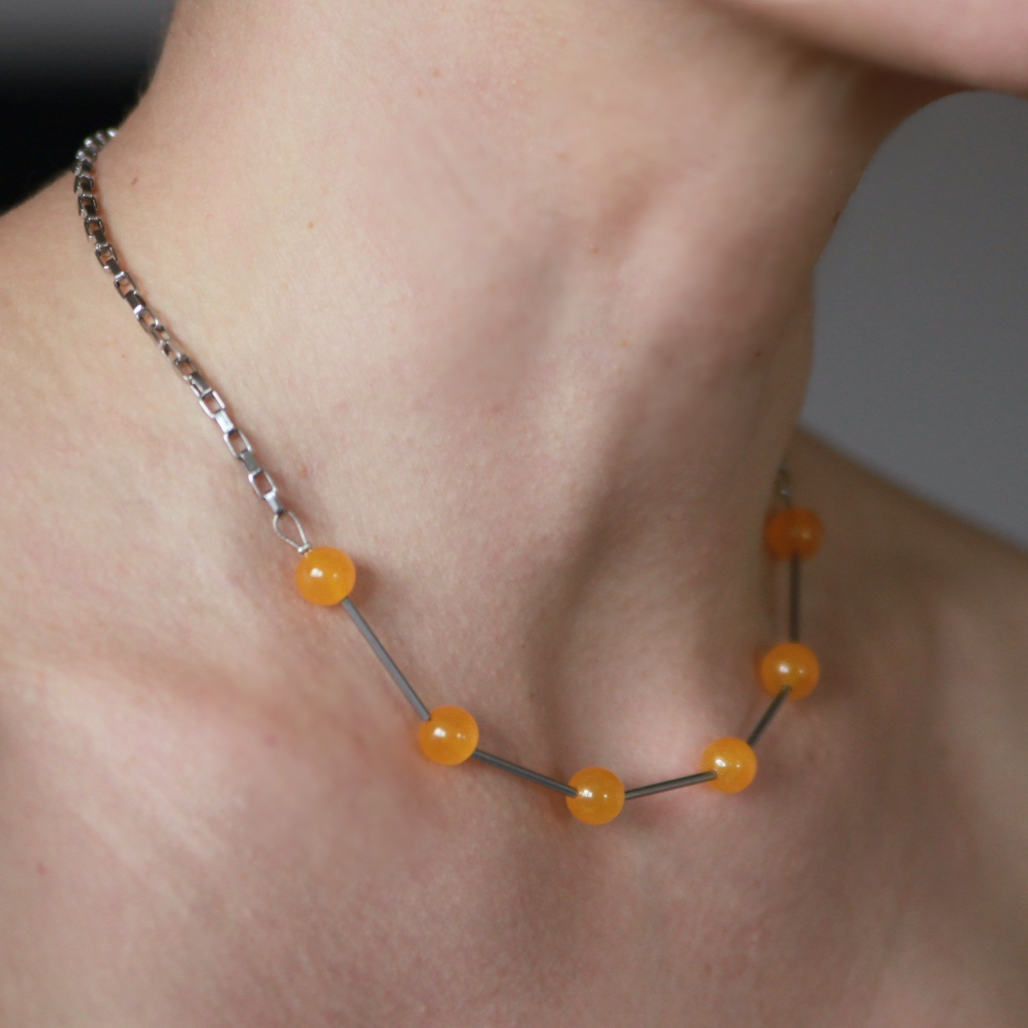 Halskette mit 6 gelben Jade-Perlen