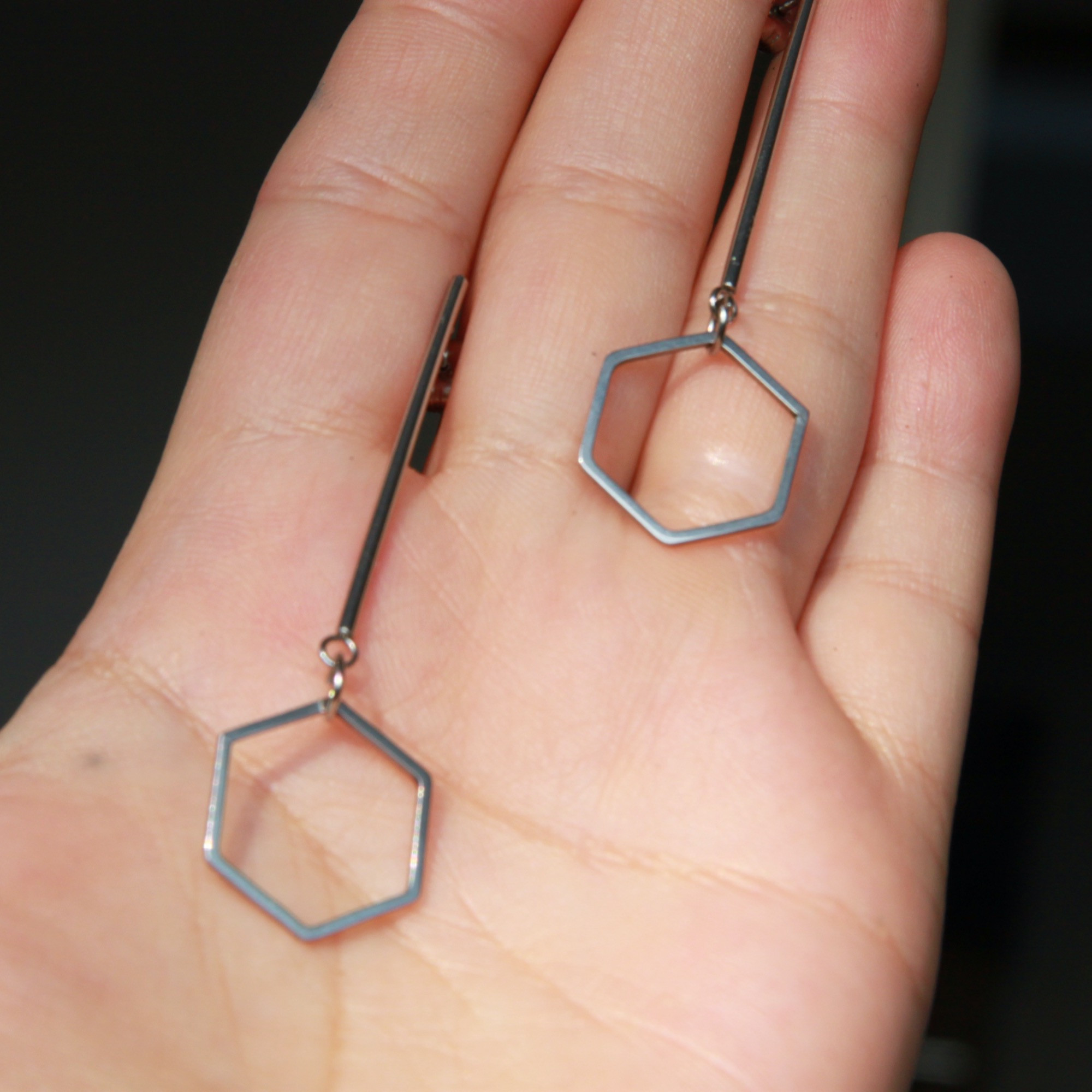 Ohrstecker, Edelstahl gelasert, hexagonförmig