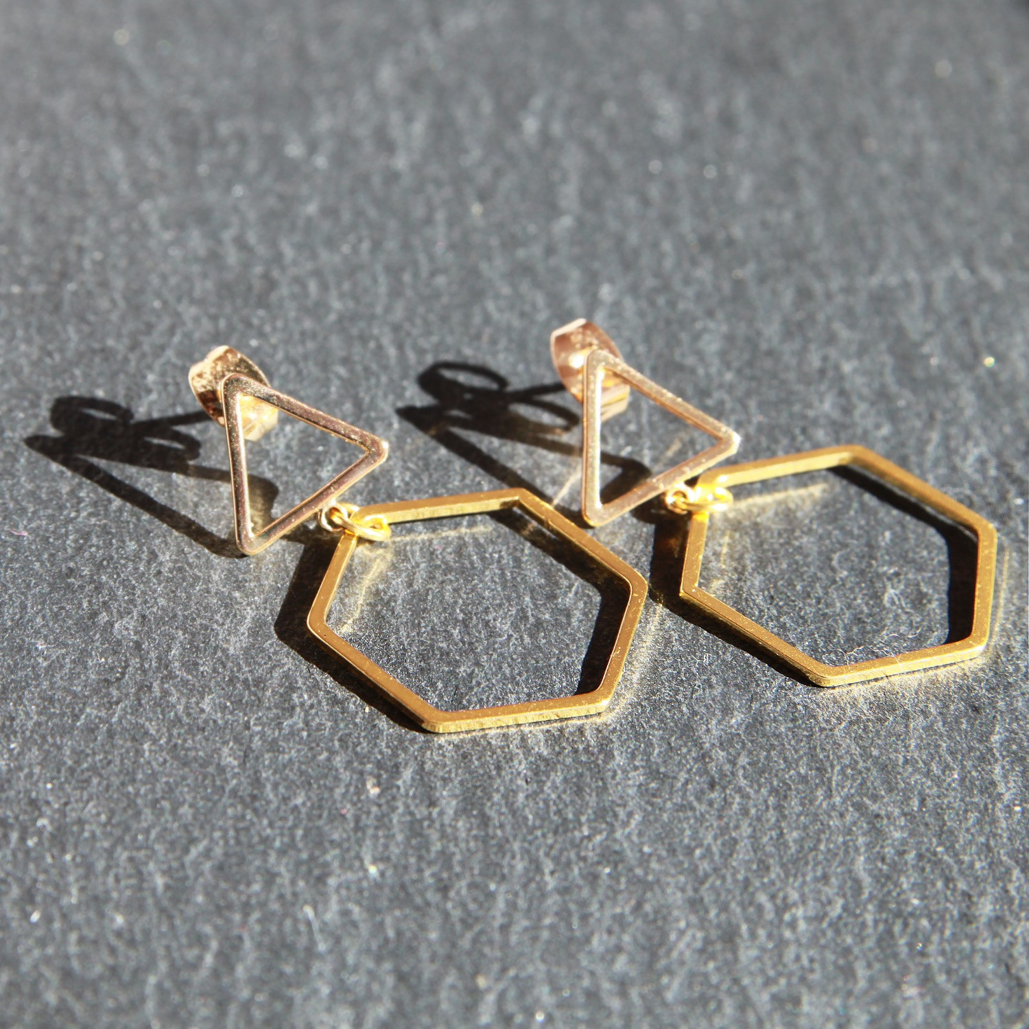 Ohrstecker, gelaserte Dreieck- / Hexagonform goldfarben