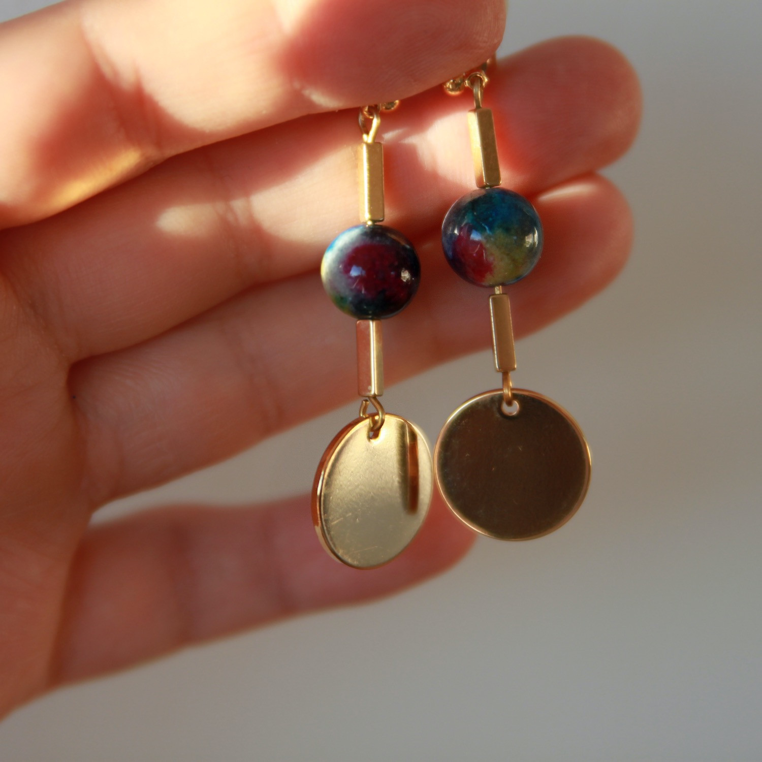 Ohrstecker, Anhänger Jadeperlen und vergoldete Scheibe