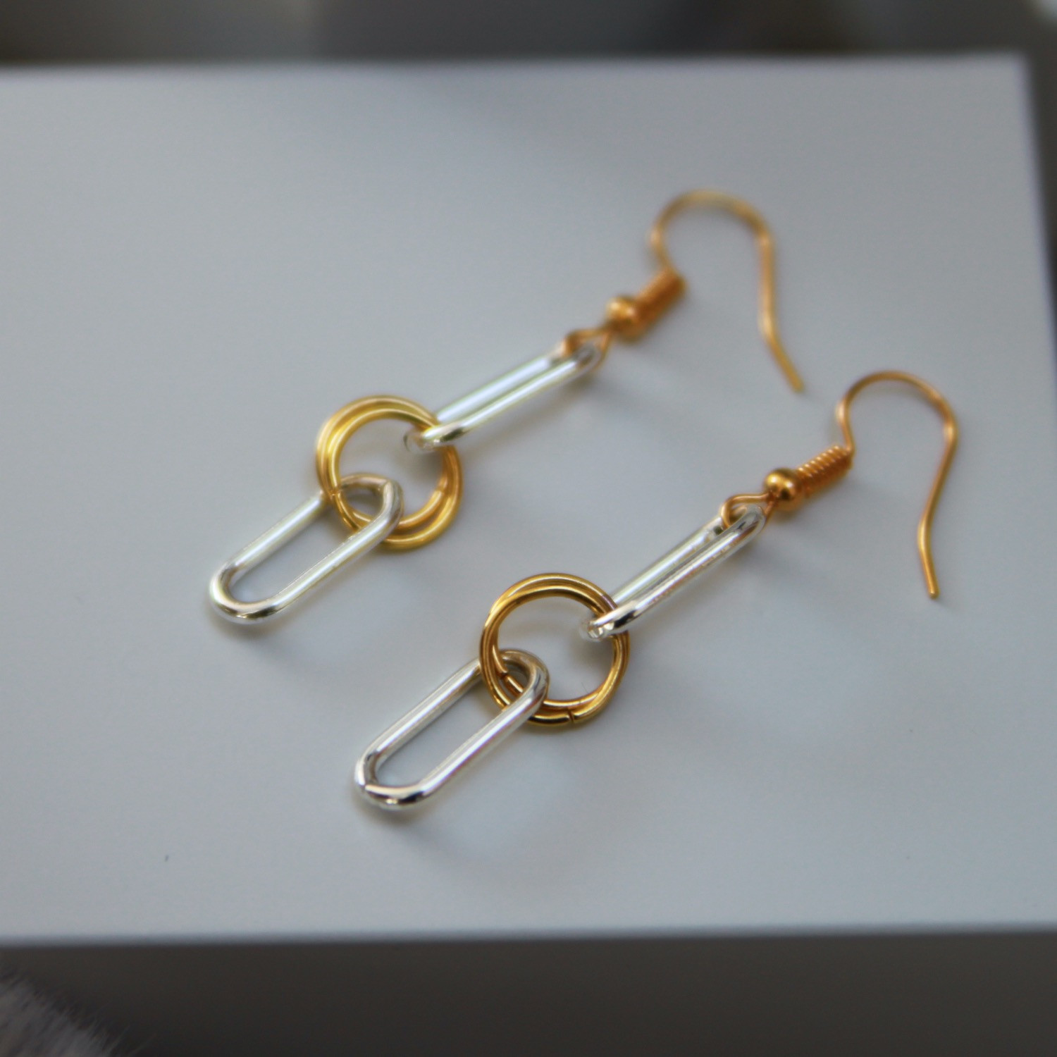 Ohrhänger, gold- / silberfarbene Kettenglieder