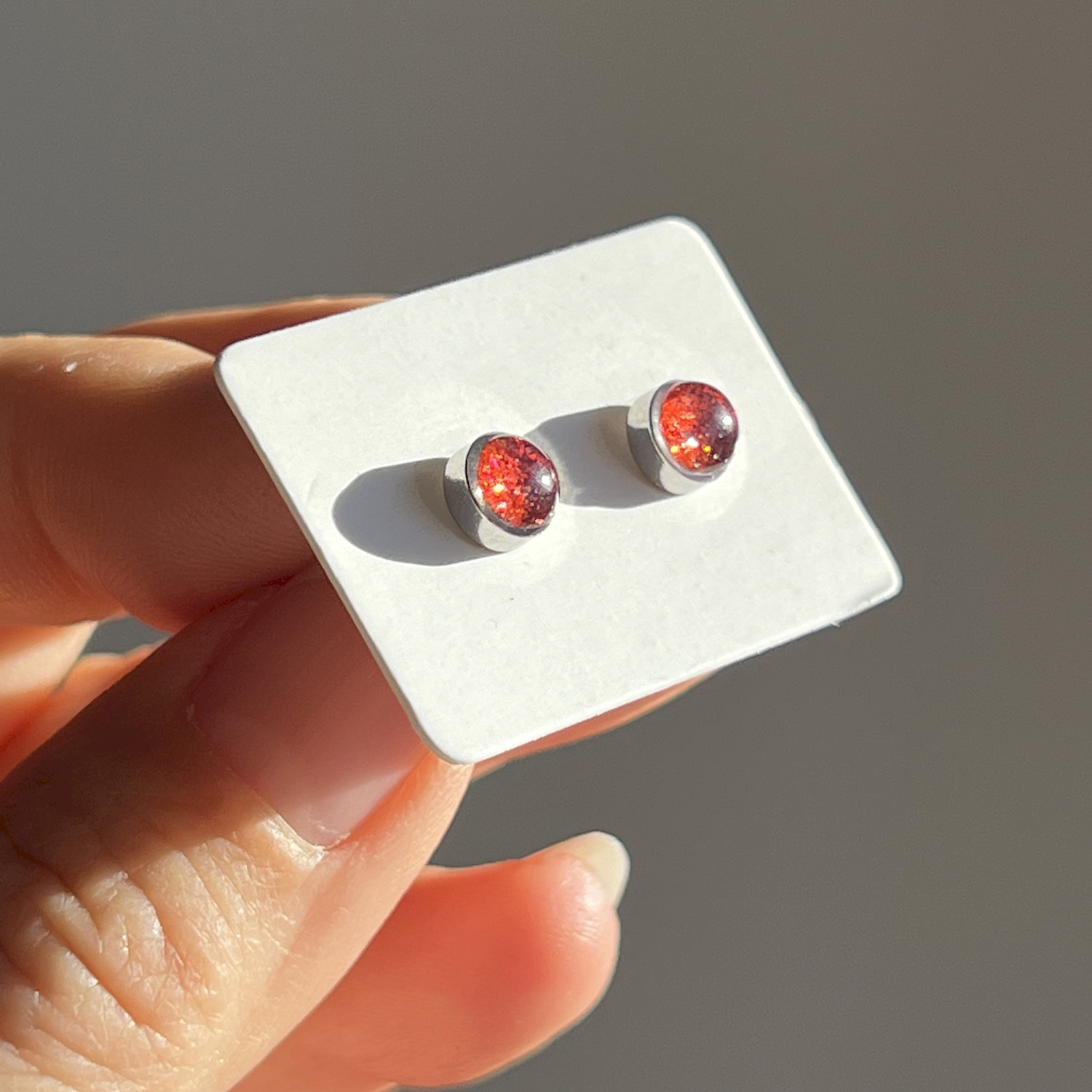 Ohrstecker, rund, rot, Edelstahl, klein, mit Rand