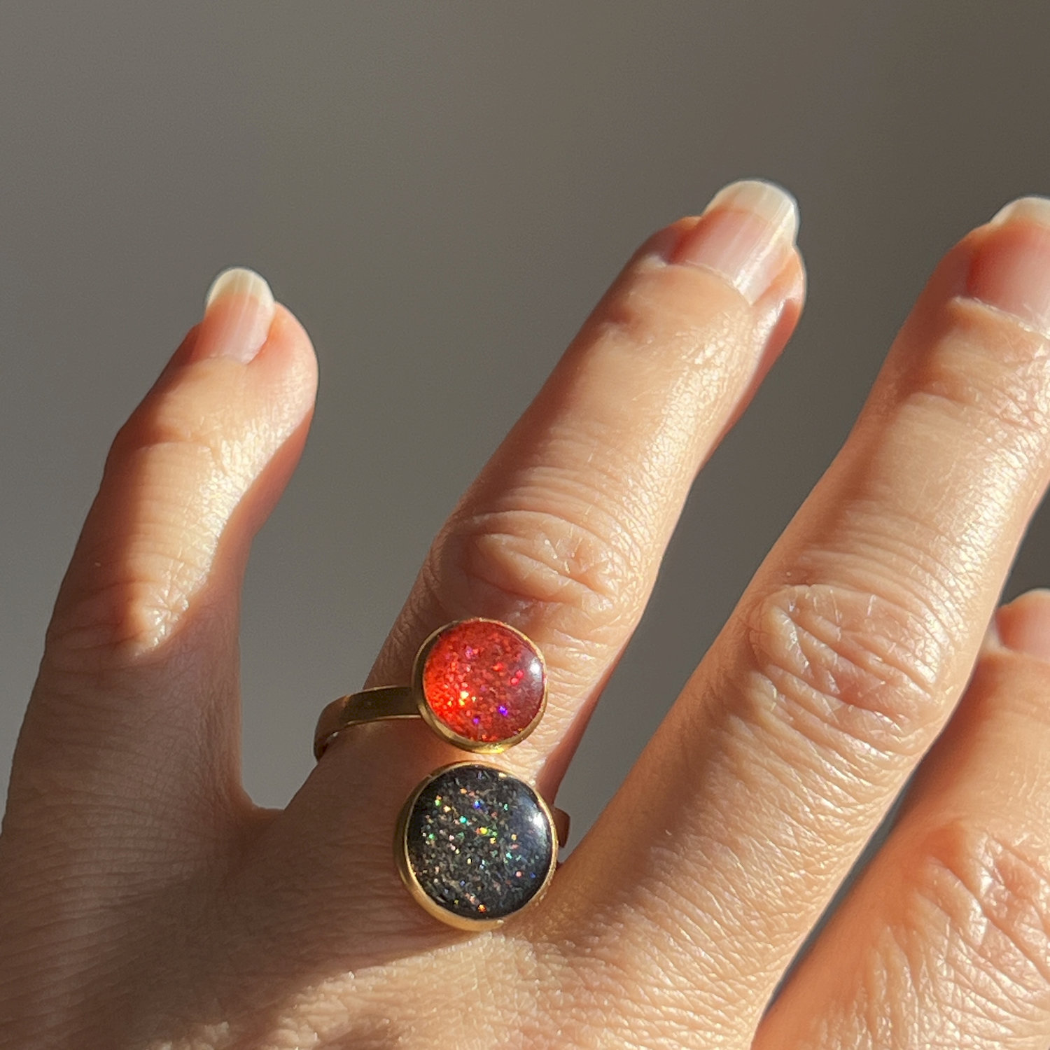 Ring, rund, rot-blau, Edelstahl, mittel, mit Rand