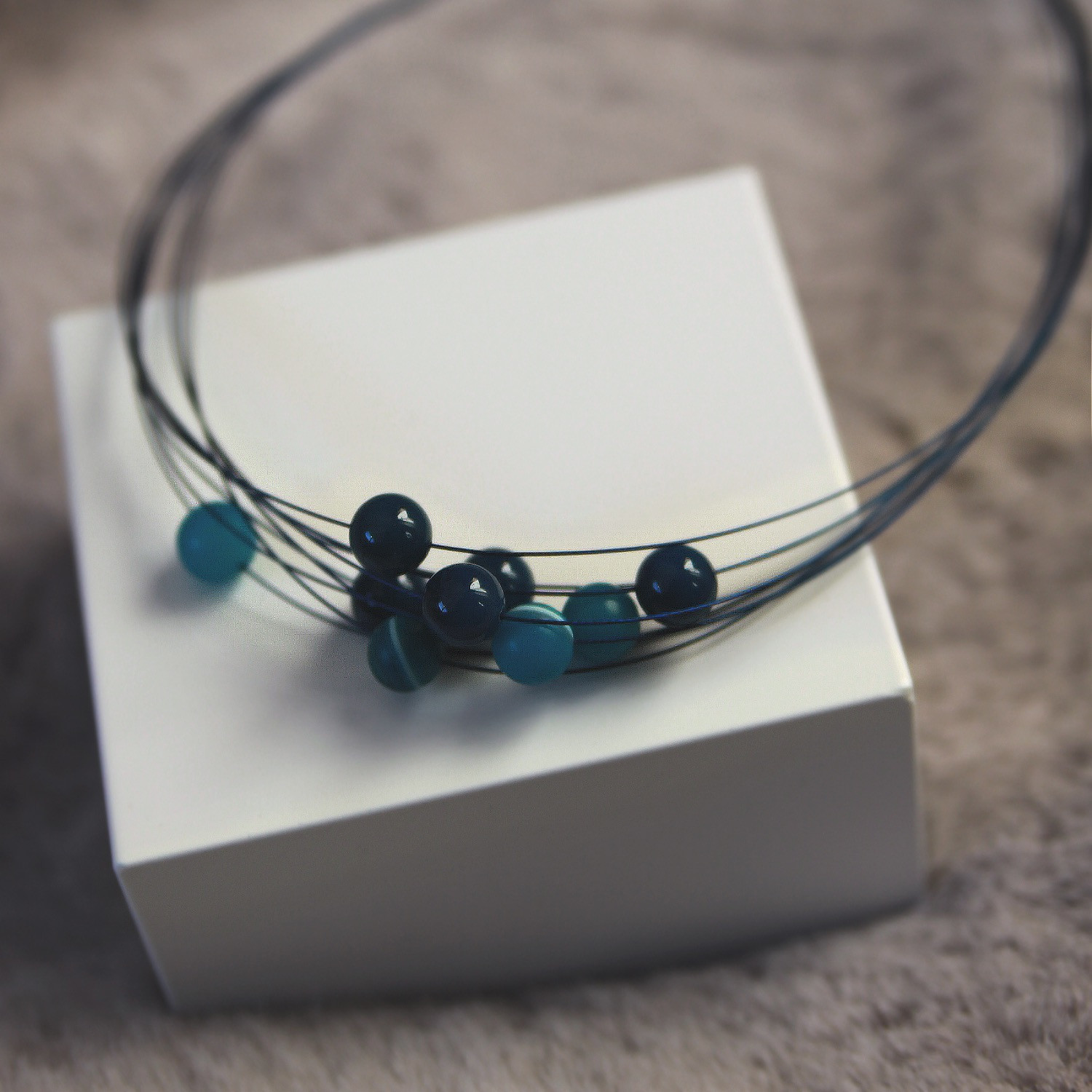 Halskette mit blauen Achat-Perlen