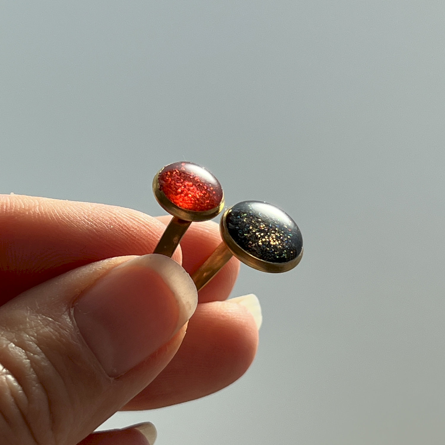 Ring, rund, rot-blau, Edelstahl, mittel, mit Rand