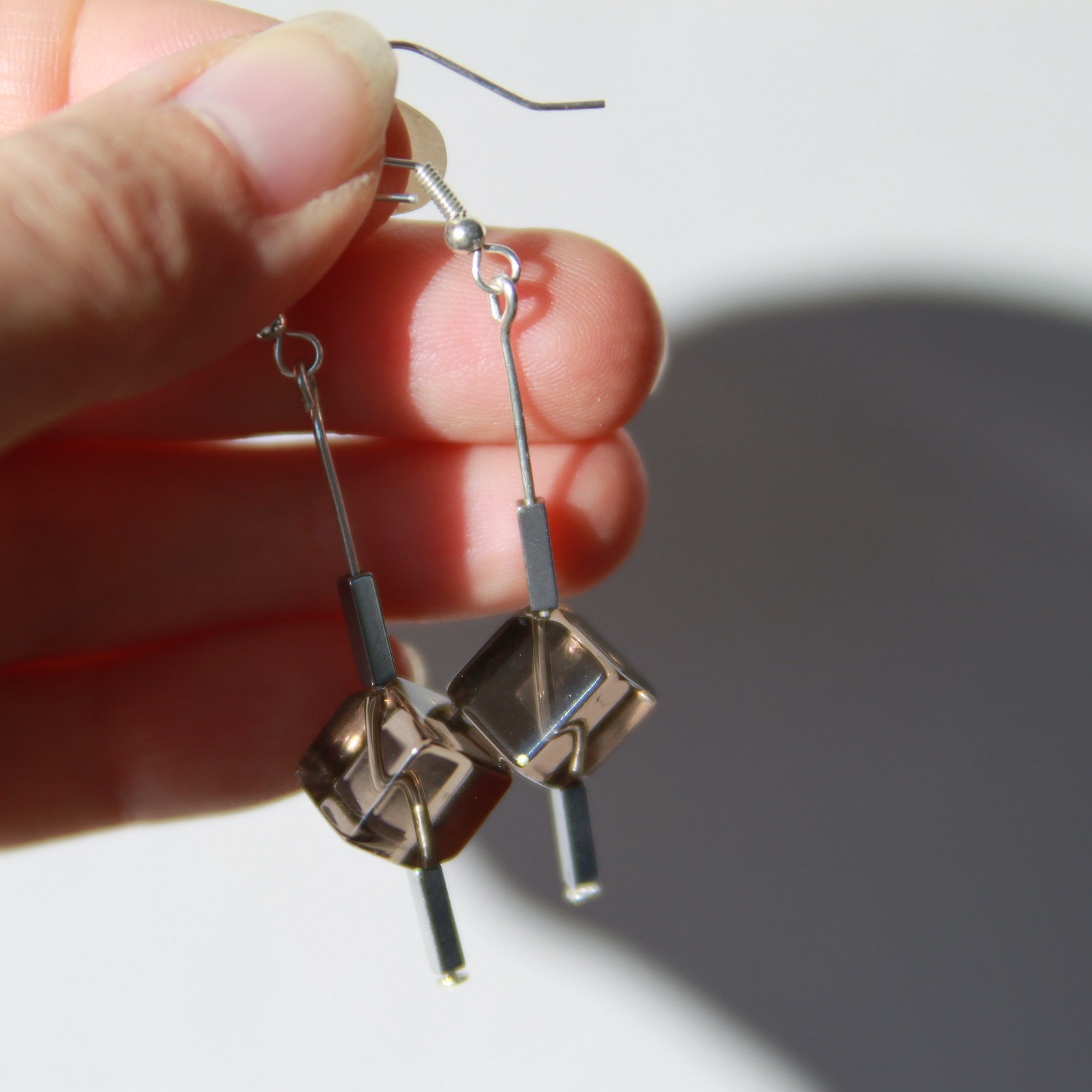 Ohrhänger mit kubischer Rauchquarzperle